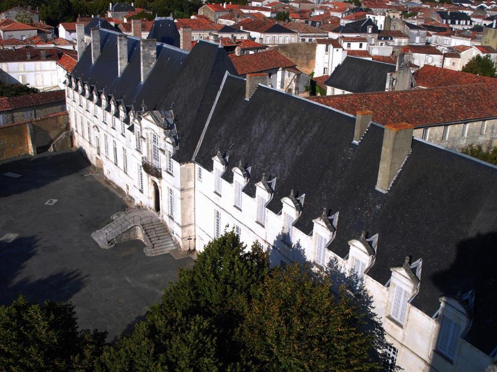 Отель Abbaye Royale Сен-Жан-д'Анжели Экстерьер фото