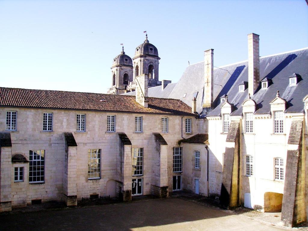 Отель Abbaye Royale Сен-Жан-д'Анжели Экстерьер фото
