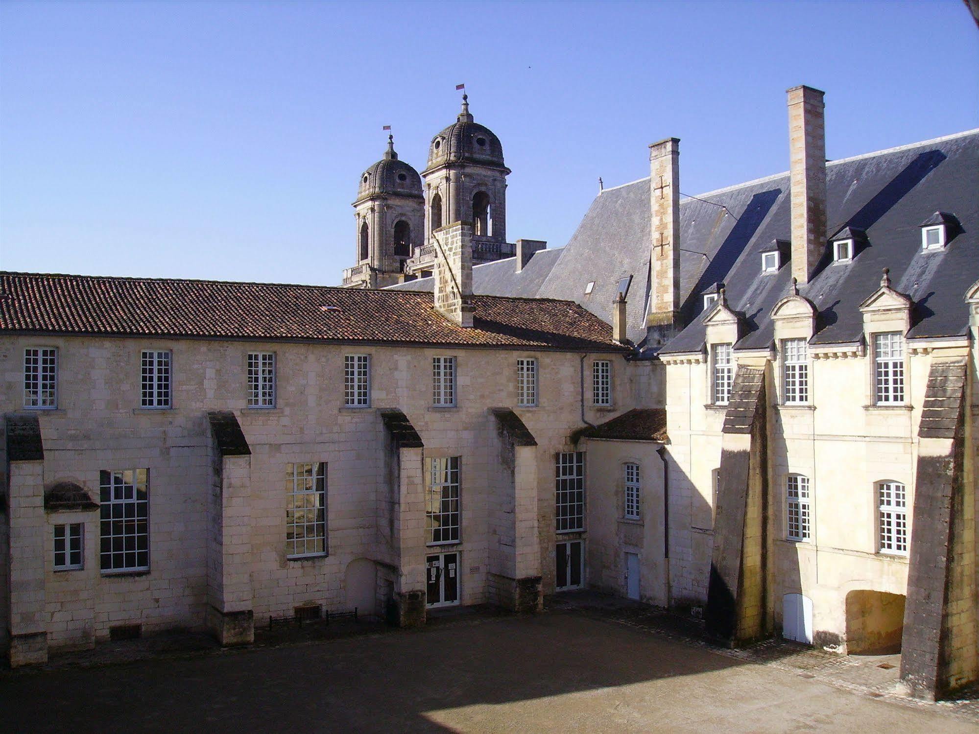 Отель Abbaye Royale Сен-Жан-д'Анжели Экстерьер фото